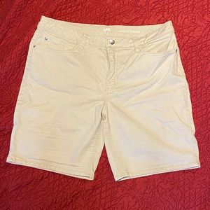 Lee mid rise Bermuda Jean shorts